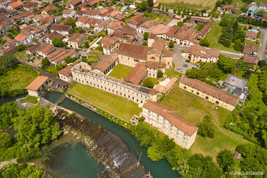 L'abbaye, vue aérienne © JPEG Studio