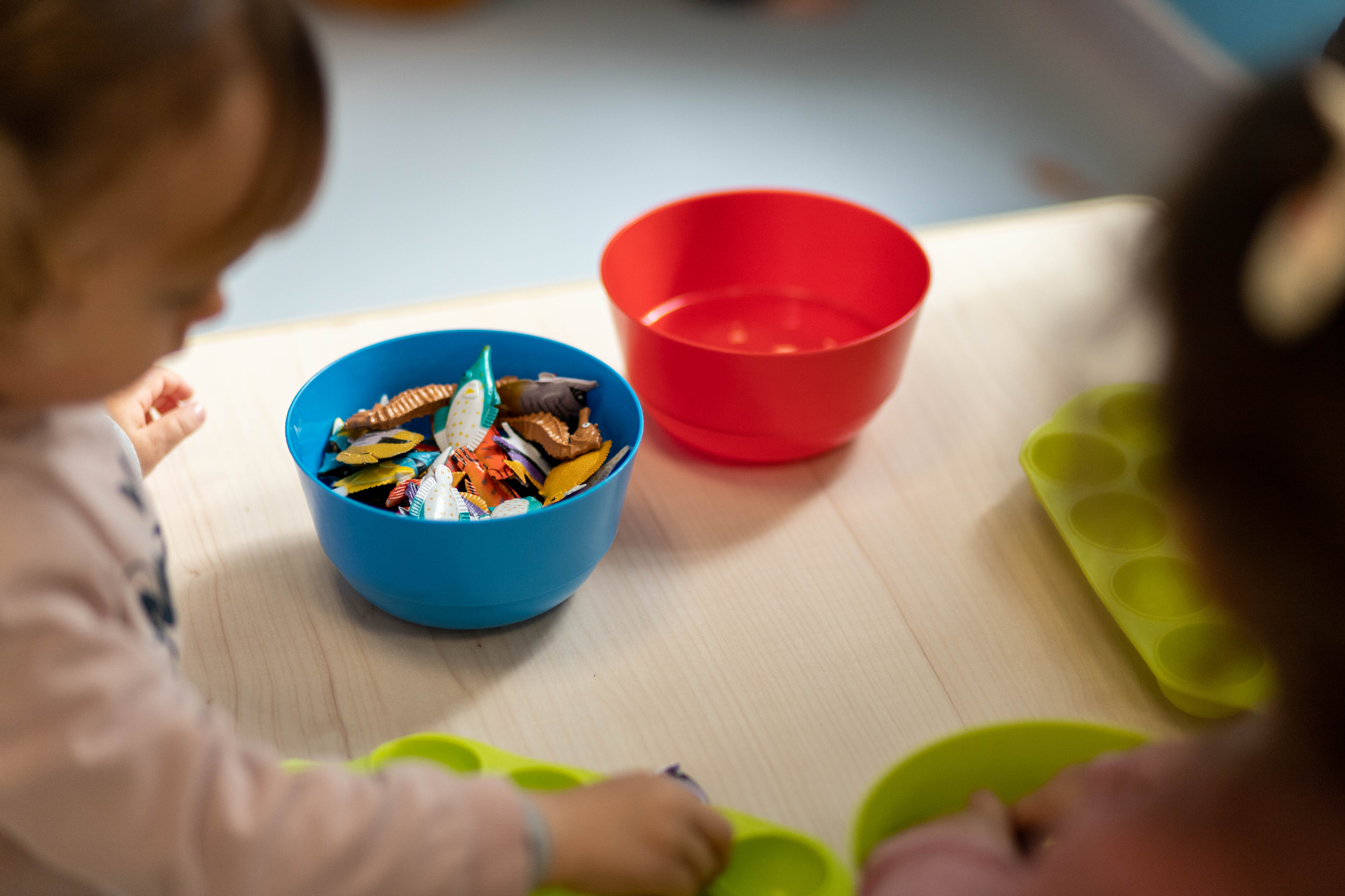 Les jeunes enfants et les ciseaux. - RPE (Relais Petite Enfance